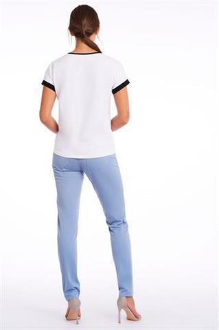 Biały t-shirt z czarną lamówką i groszkami 58082 - 216101