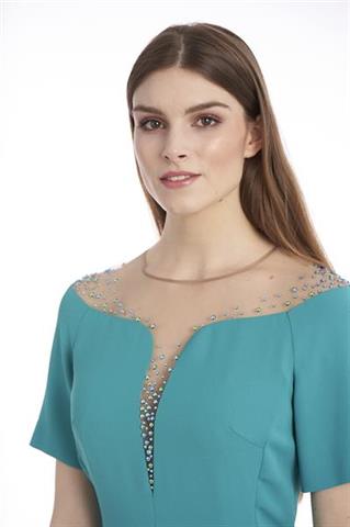 Zielona sukienka z ozdobnym dekoltem 58119 - 218531