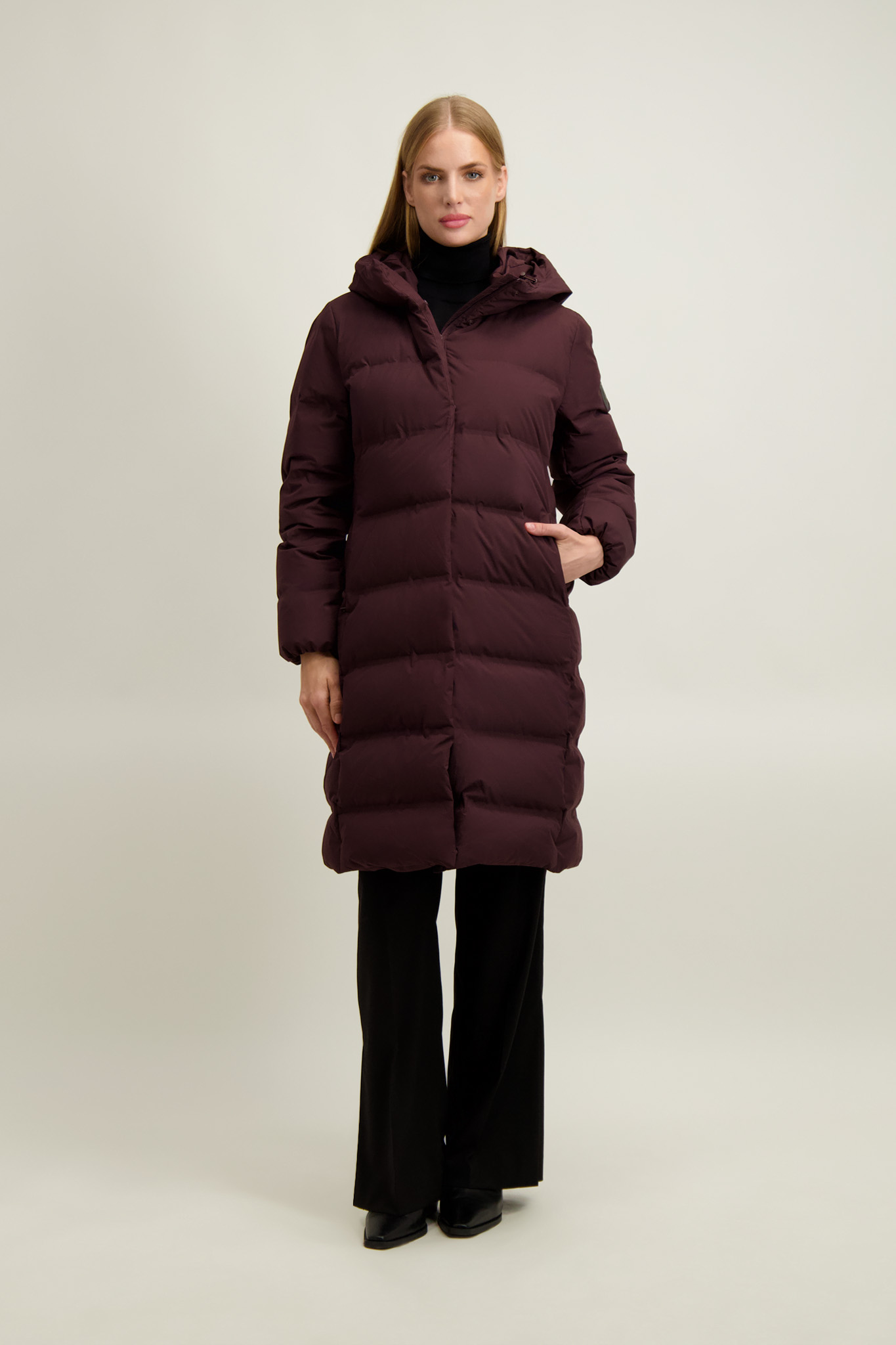 Puchowy bordowy płaszcz damski 87452