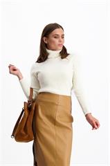 Kremowy sweter z wysokim golfem 84128